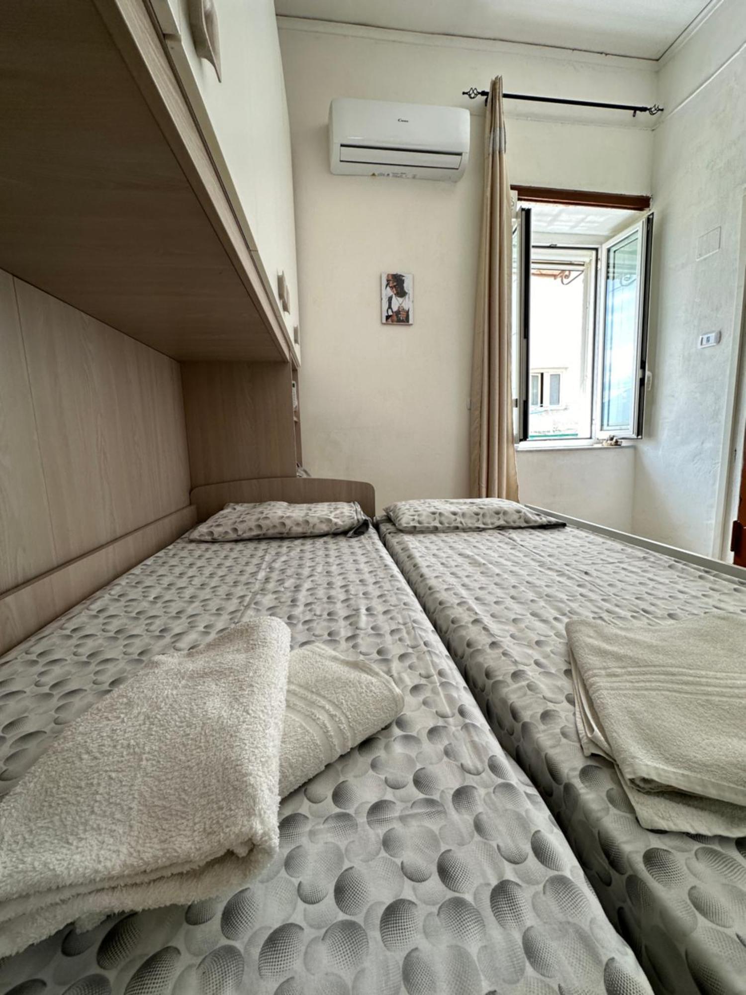 나폴리 La Casina Di Gio In The City Center Wi-Fi,Panorama 아파트 외부 사진